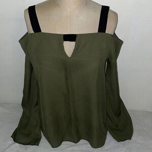 Persaya Small Top open shoulder, black strap, olive green top